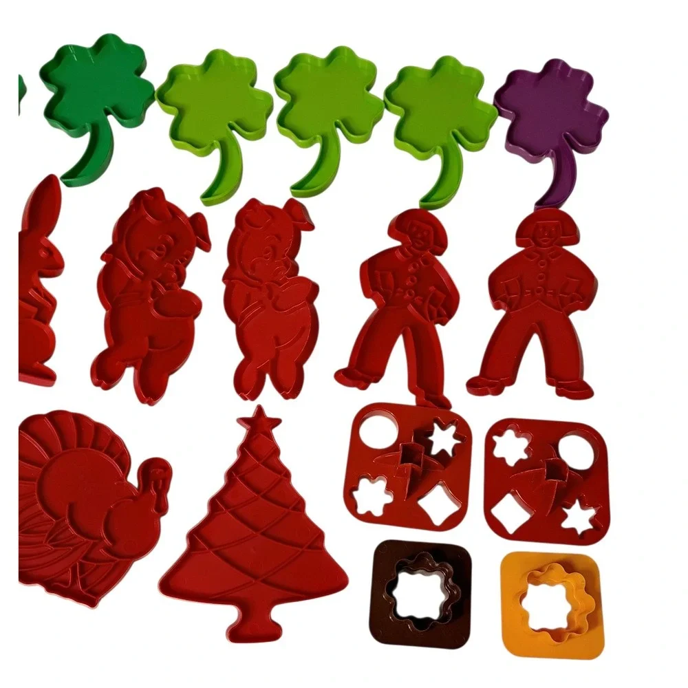 Vintage Set of 19 Tupperware Plastic Cookie Cutters 1970s Holiday Turkey Rabbits